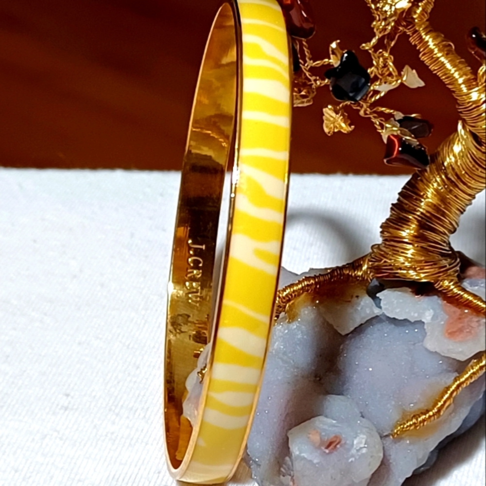 J. CREW GOLD TONE YELLOW PRINT BANGLE